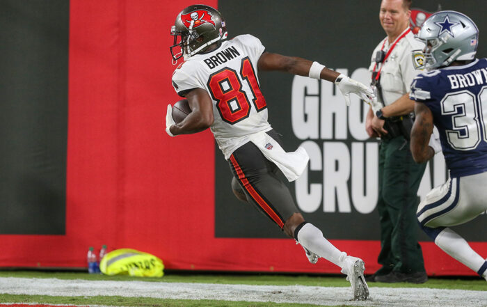 Bucs Wr Antonio Brown - Photo By: Cliff Welch/Pr