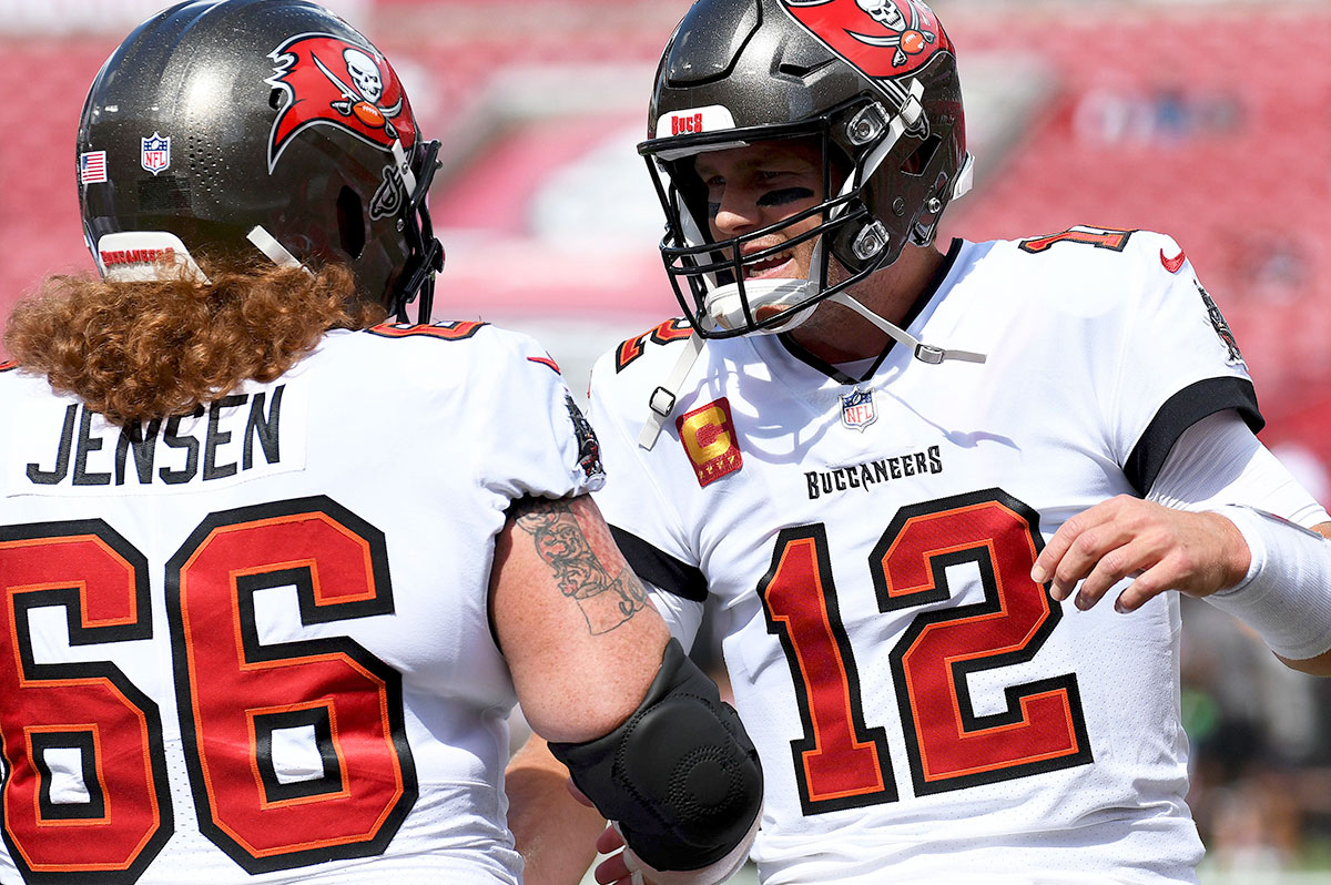 Bucs Qb Tom Brady And C Ryan Jensen