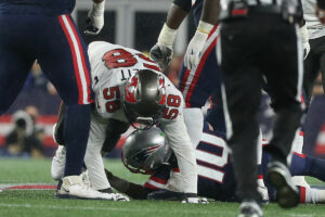 Pewter Preview And Predictions: Bucs Vs. Dolphins 6 Bucs Olb Shaq Barrett