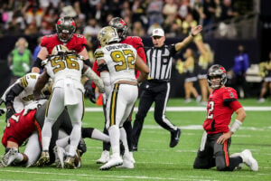 Bucs Qb Tom Brady And Saints De Marcus Davenport