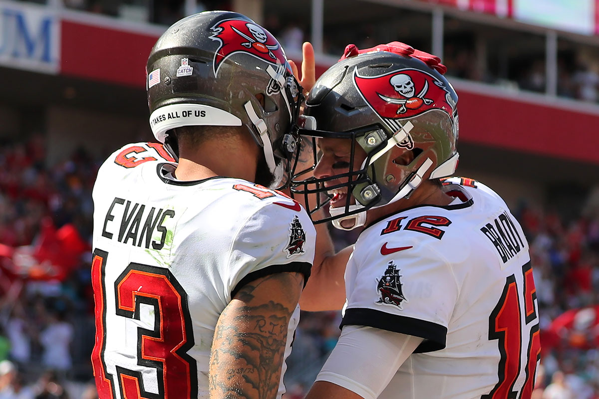 Bucs Wr Mike Evans And Qb Tom Brady