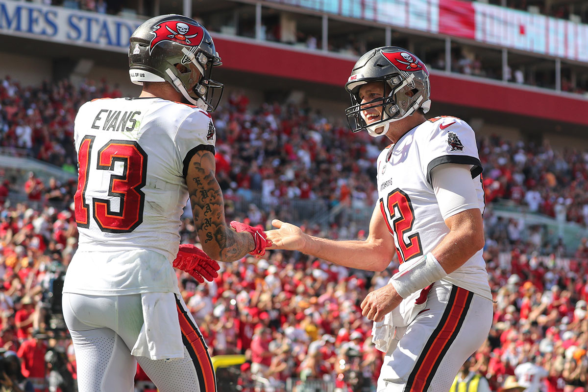 Bucs Wr Mike Evans And Qb Tom Brady