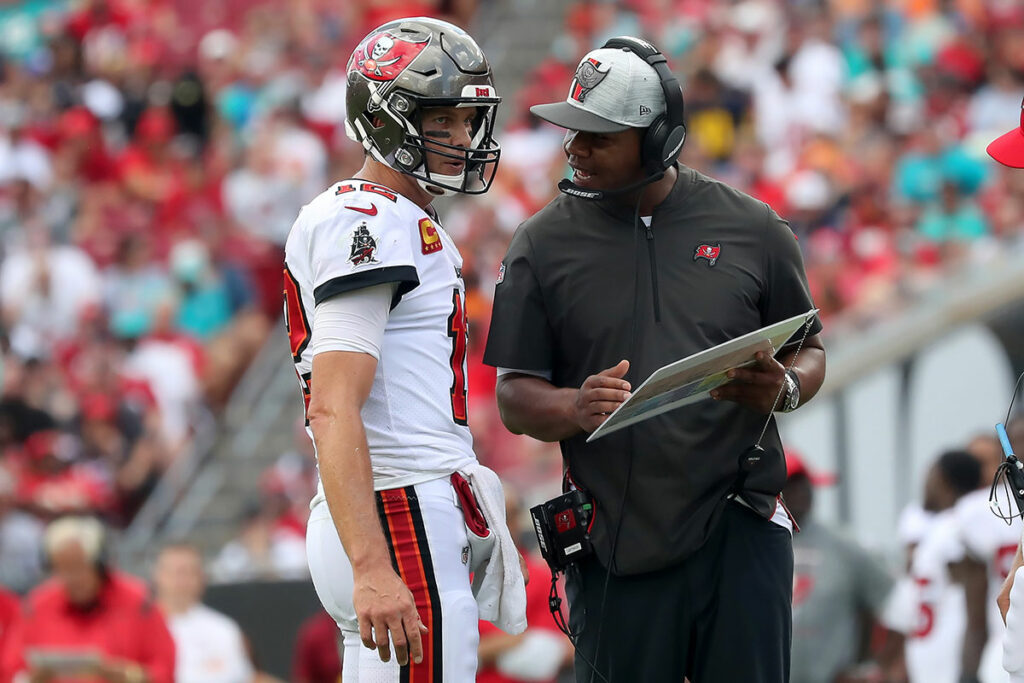 Bucs Qb Tom Brady And Oc Byron Leftwich