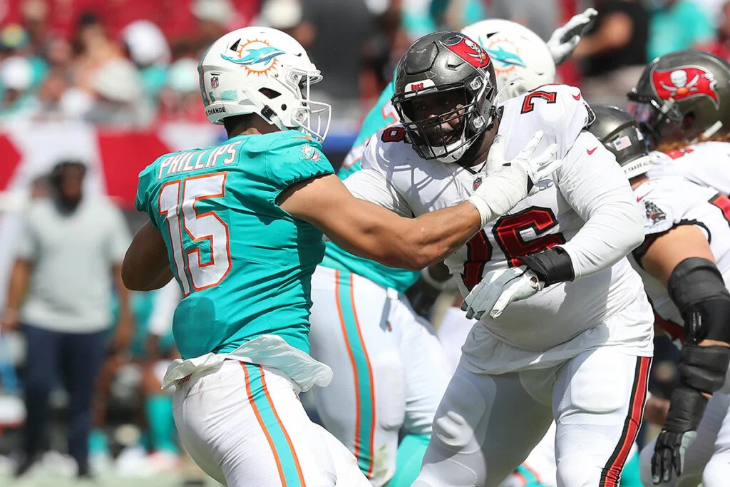 Bucs Lt Donovan Smith And Dolphins Olb Jaelan Phillips