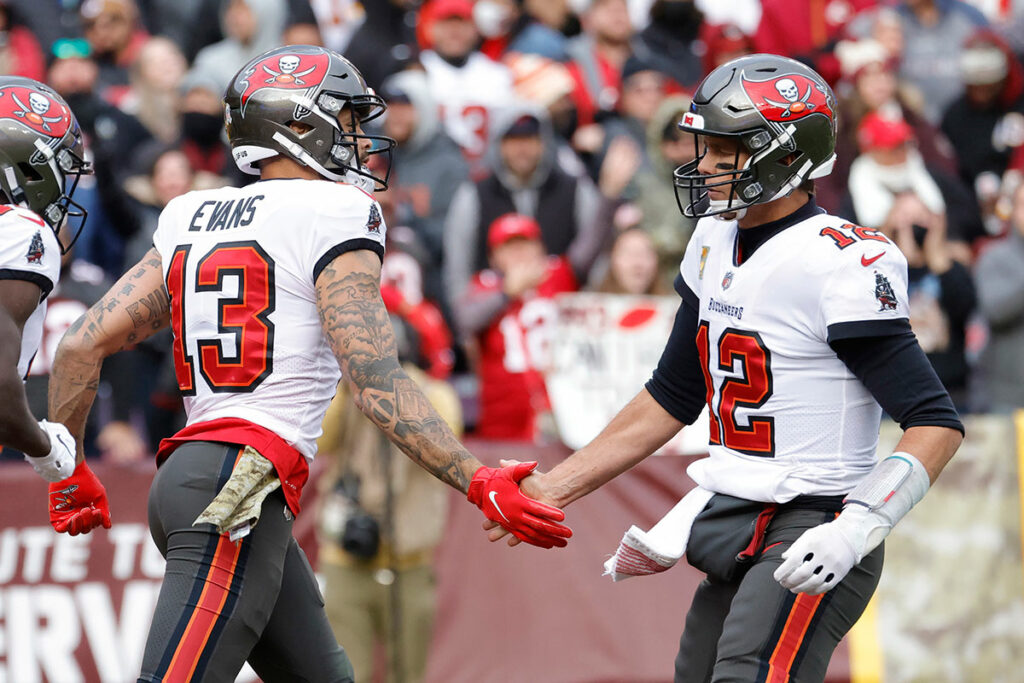 Bucs Wr Mike Evans And Qb Tom Brady