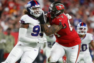 Bucs G Aaron Stinnie And Giants Dt Leonard Hamilton