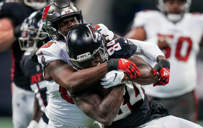 Bucs Olb Shaquil Barrett And Falcons Rb Cordarrelle Patterson