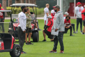 Bucs Rb Le'Veon Bell And Rbs Coach Todd Mcnair - Vaughn