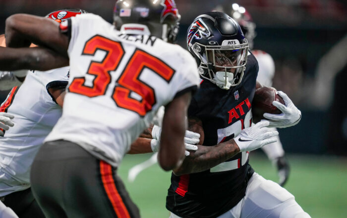 Bucs Jamel Dean -Falcons Rb Mike Davis