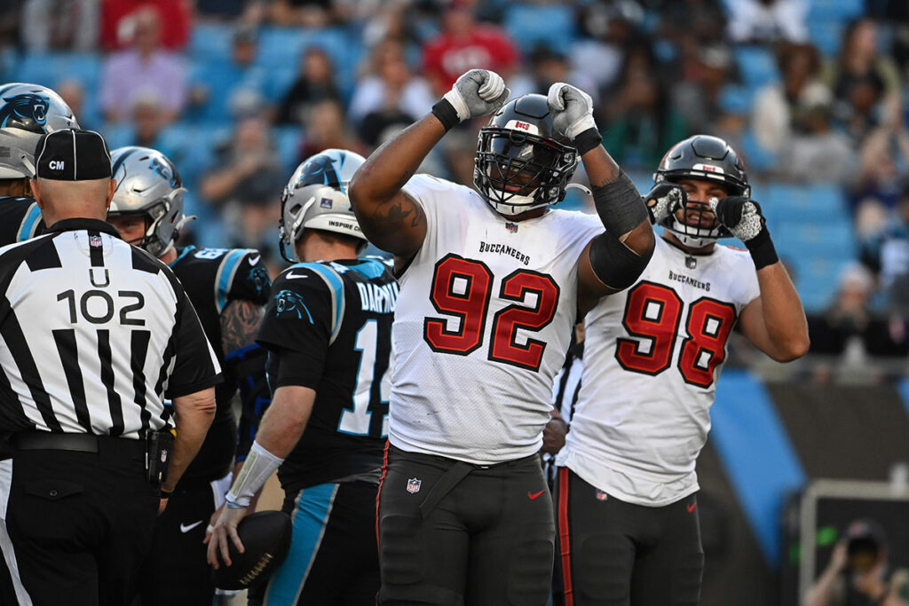 Bucs De Will Gholston And Olb Anthony Nelson