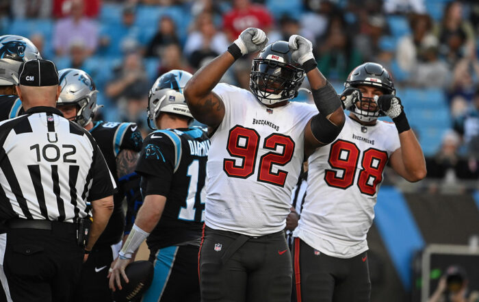 Bucs De Will Gholston And Olb Anthony Nelson