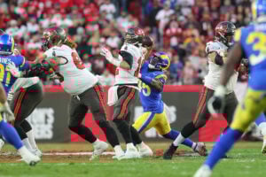 Not Everyone'S Happy To See Brady Back With The Bucs 2 Bucs Qb Tom Brady