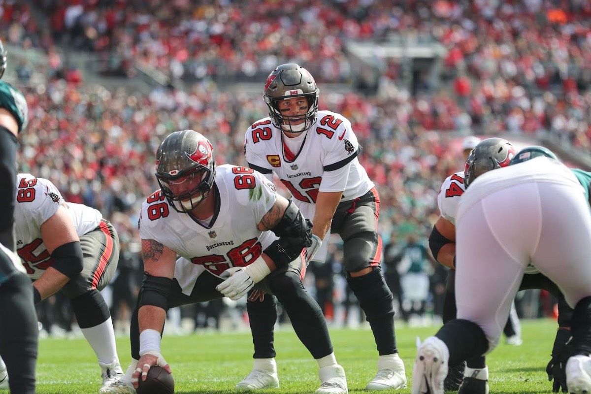 Bucs Qb Tom Brady And C Ryan Jensen