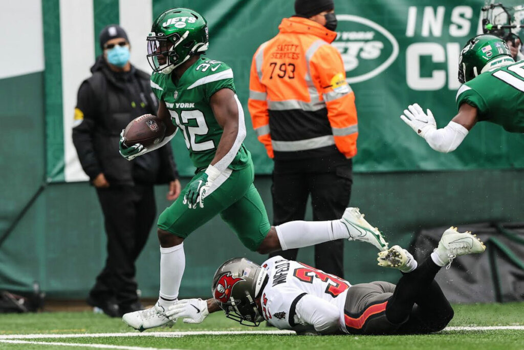 Jets Rb Michael Carter And Bucs S Antoine Winfield, Jr.