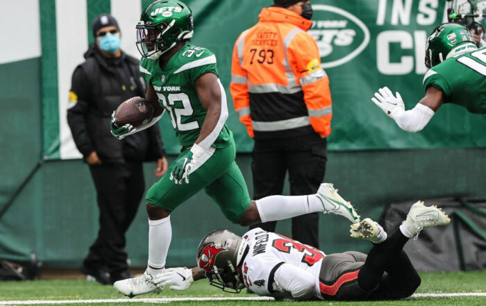 Jets Rb Michael Carter And Bucs S Antoine Winfield, Jr.