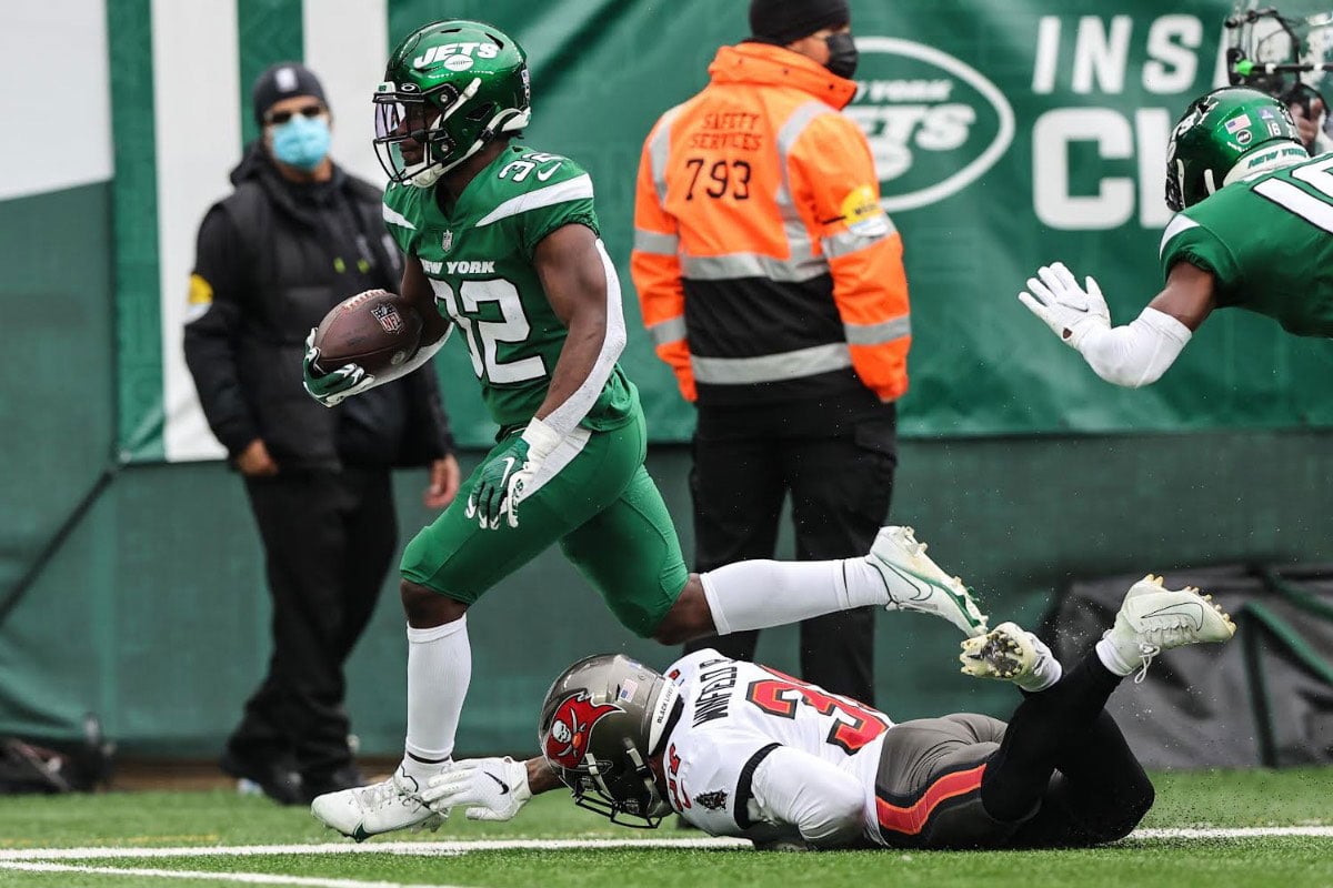 Jets Rb Michael Carter And Bucs S Antoine Winfield, Jr.