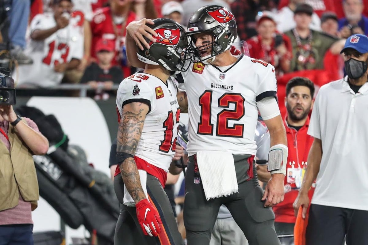 Bucs Wr Mike Evans And Qb Tom Brady