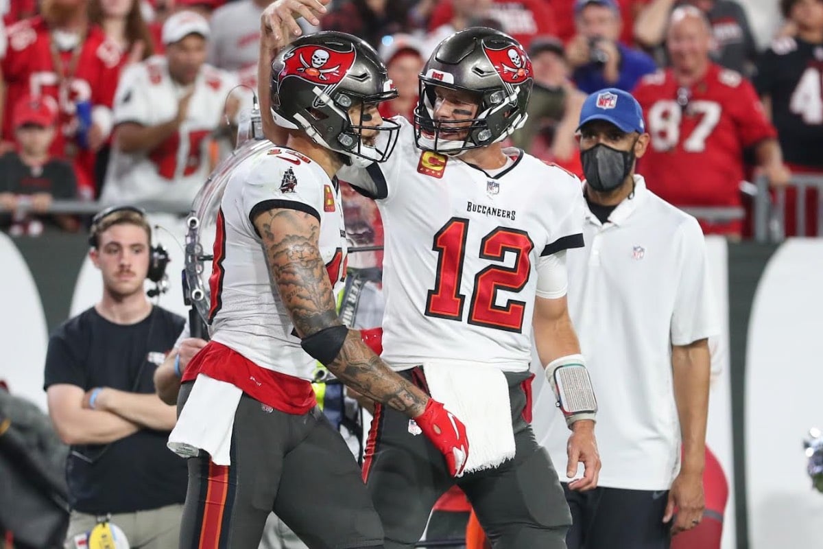 Bucs Wr Mike Evans And Qb Tom Brady