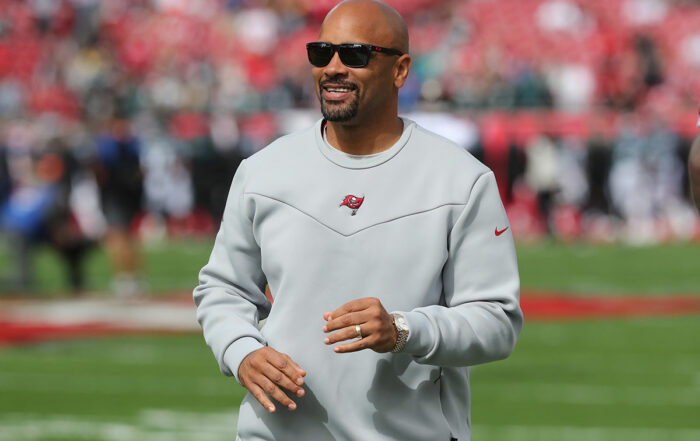 Bucs Olbs Coach Larry Foote