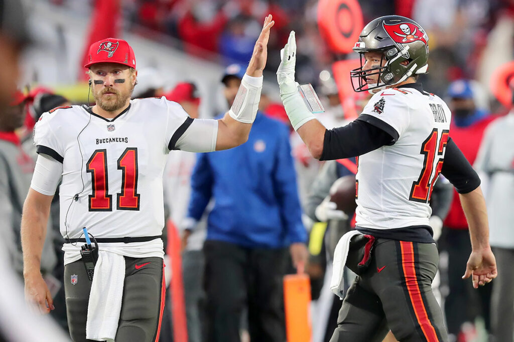 Bucs Qbs Blaine Gabbert And Tom Brady