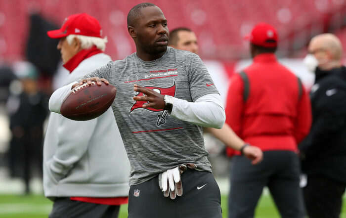 Bucs Assistant Wrs Coach Thad Lewis