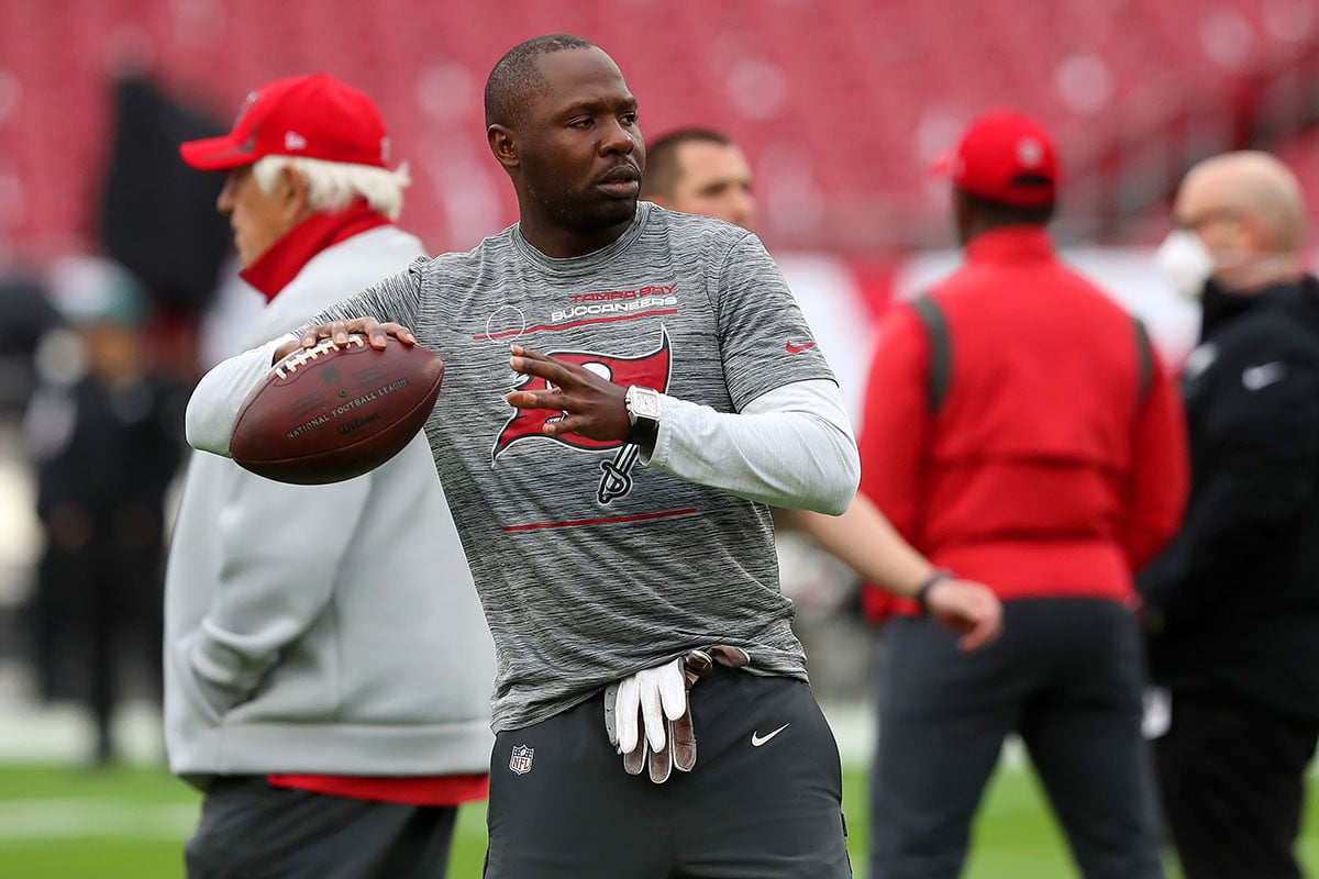 Bucs Assistant Wrs Coach Thad Lewis