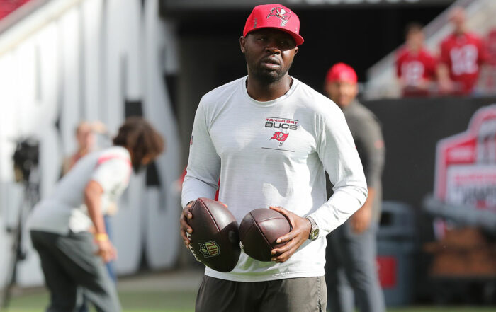 Bucs Qbs Coach Thad Lewis