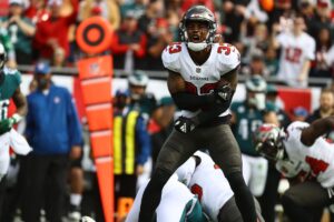 Bucs Monday Mailbag: Will Wirfs Play Next Week? Will Whitehead Be Re-Signed? 3 Bucs Ss Jordan Whitehead