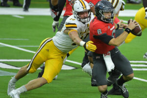 Pewterreport.com’s 2022 Draft Preview + Bucs Best Bets: Lbs 4 Wyoming Lb Chad Muma Bucs
