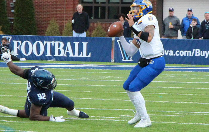 South Dakota Qb Chris Oladokun Bucs