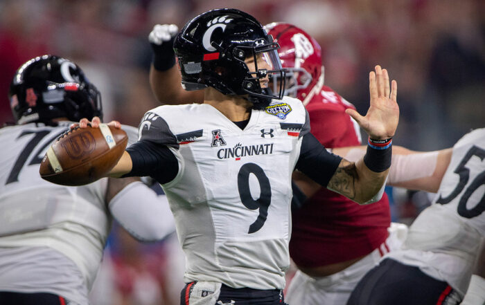Cincinnati Qb Desmond Ridder