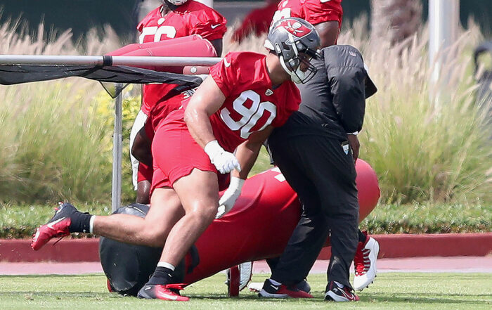 Bucs Dt Logan Hall