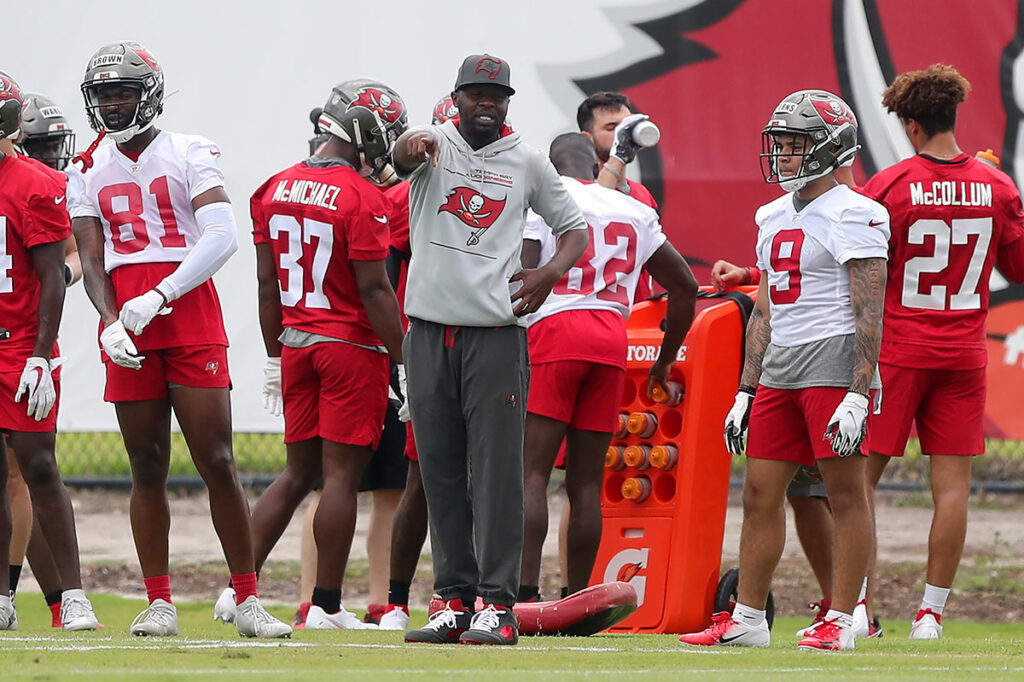 Bucs Assistant Wrs Coach Thaddeus Lewis And Wr Jerreth Sterns