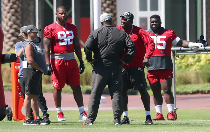 Bucs Hall Of Fame Dt Warren Sapp And D-Line Coaches Lori Locust And Kacy Rodgers And De Will Gholston
