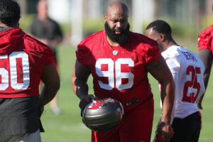 Bucs Dt Akiem Hicks