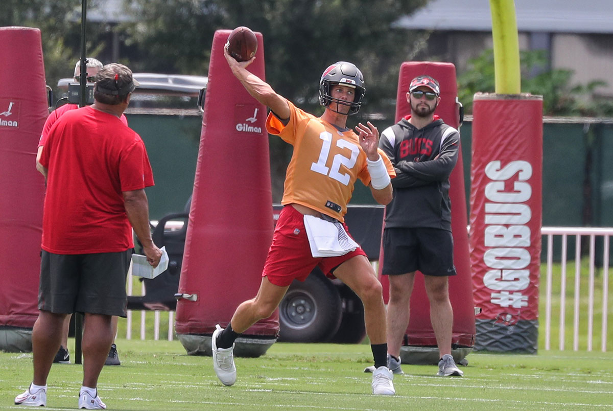 Brady Tom Bucs Camp Back Throw