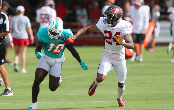 Bucs Cb Carlton Davis Iii And Dolphins Wr Tyreek Hill