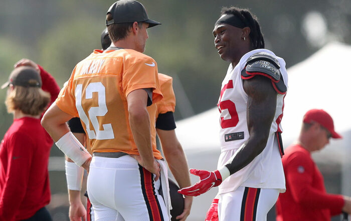 Bucs Qb Tom Brady And Wr Julio Jones