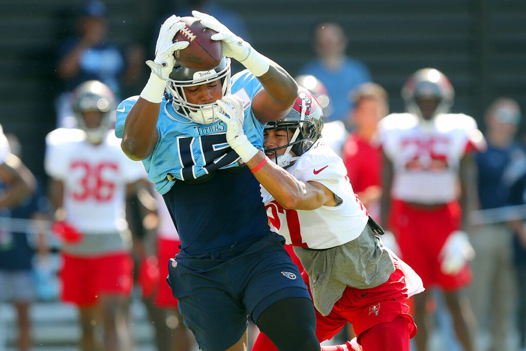 Bucs Cb Zyon Mccollum And Titans Wr Treylon Burks