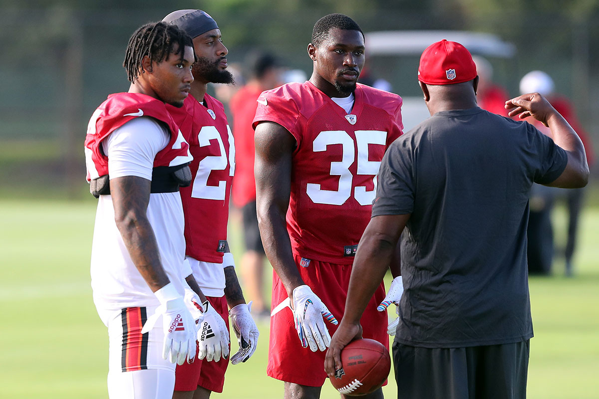 Tampa Bay Buccaneers cornerbacks Jamel Dean (35) and Carlton Davis