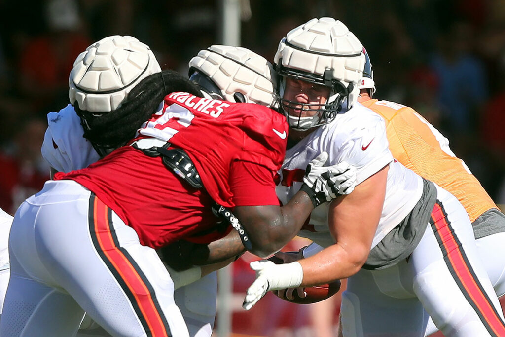 Bucs Nt Rakeem Nunez-Roches And Lg Luke Goedeke