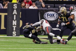 Bucs Could Be Lone Nfc South Leader With Mnf Win 2 Bucs Olb Shaq Barrett And Saints Qb Jameis Winston