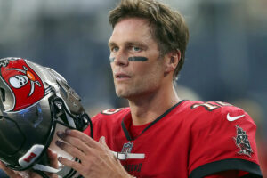 Bucs' Defense Might Have To Carry Offense For A While 3 Bucs Qb Tom Brady