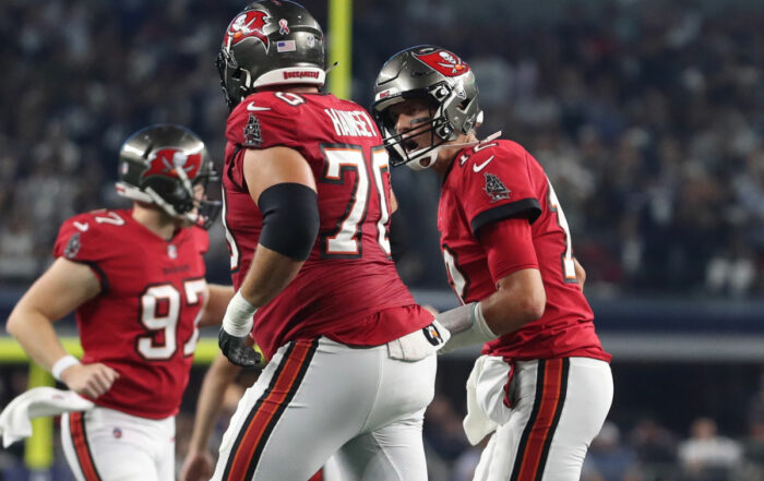 Bucs Qb Tom Brady And C Robert Hainsey