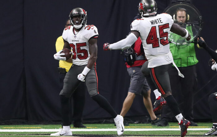 Bucs Cb Jamel Dean And Ilb Devin White