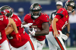 Sr'S Fab 5: Bucs Off To Torrid Sack Pace In 2022 9 Bucs Rb Leonard Fournette And Qb Tom Brady