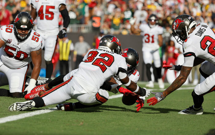 Bucs Ss Logan Ryan And Mike Edwards