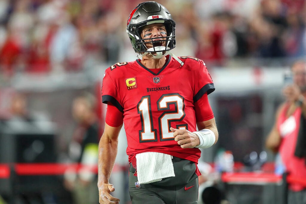 Bucs Lose Cb To Afc Contender 5 Bucs Qb Tom Brady