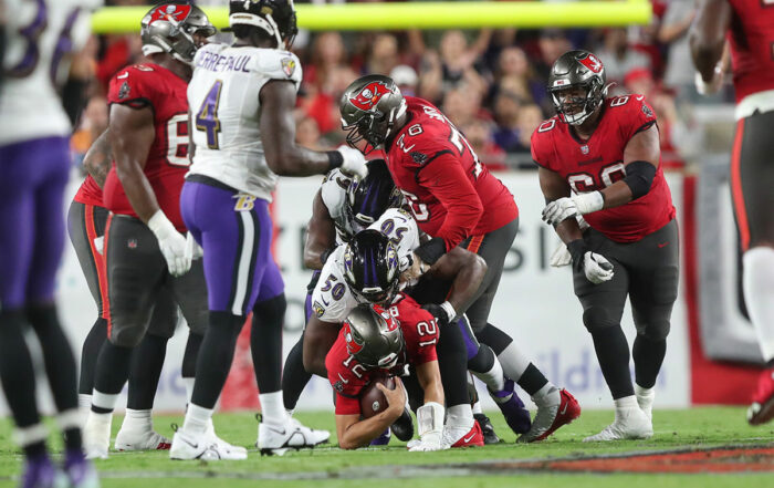 Bucs Qb Tom Brady And Lt Donovan Smith And Ravens Olb Justin Houston