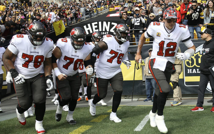Bucs Rt Tristan Wirfs, C Robert Hainsey, Lt Donovan Smith And Qb Tom Brady